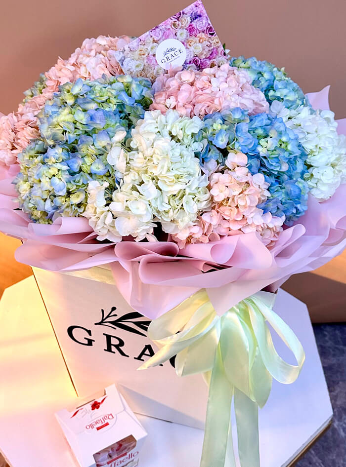 Коробка с гортензиями